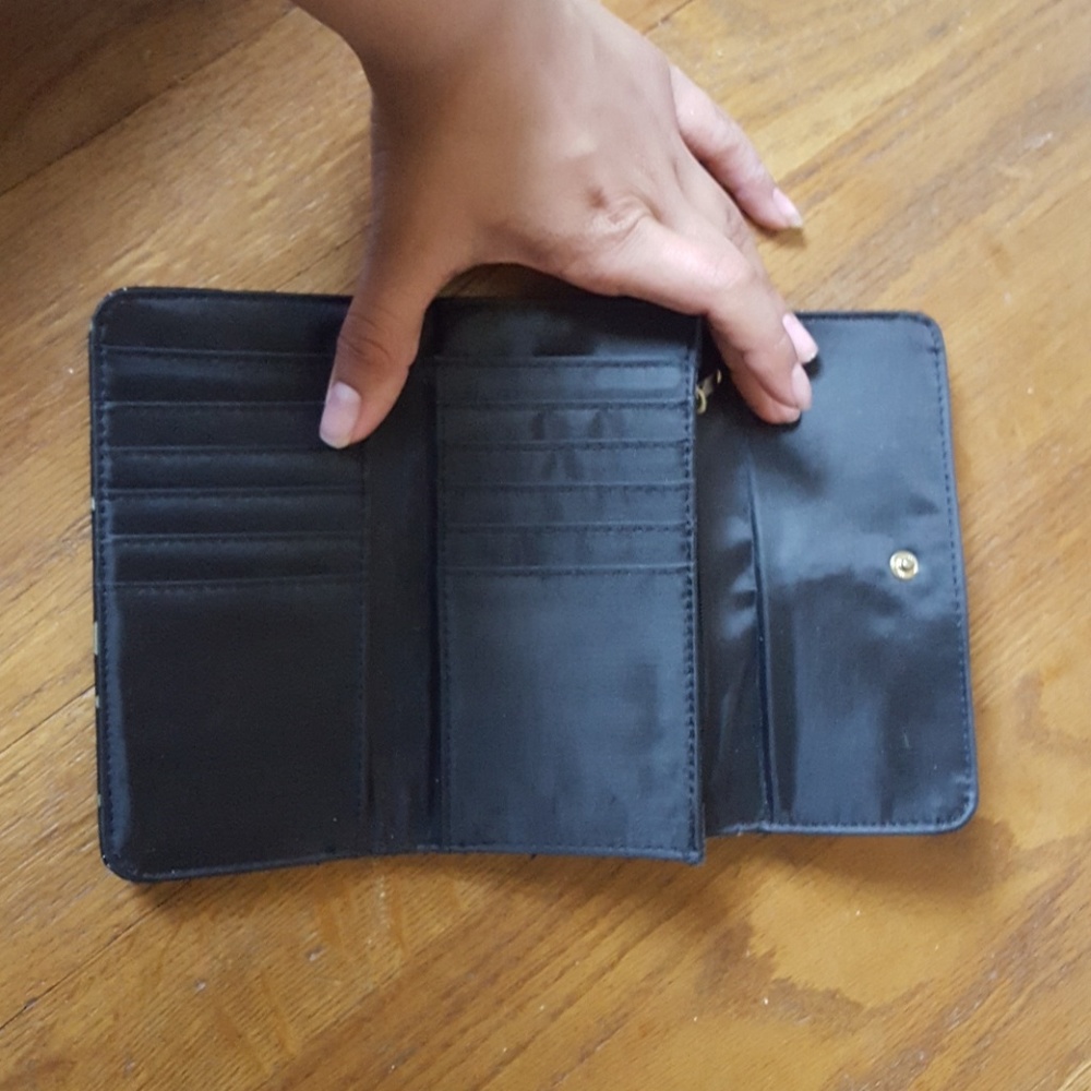 wallet - Picture 2 of 3